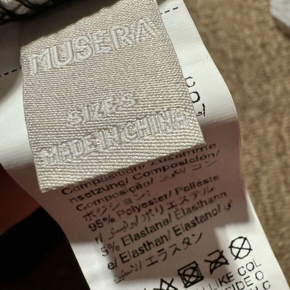 Shein women's black top with floral design on front size S - Picture 7 of 9